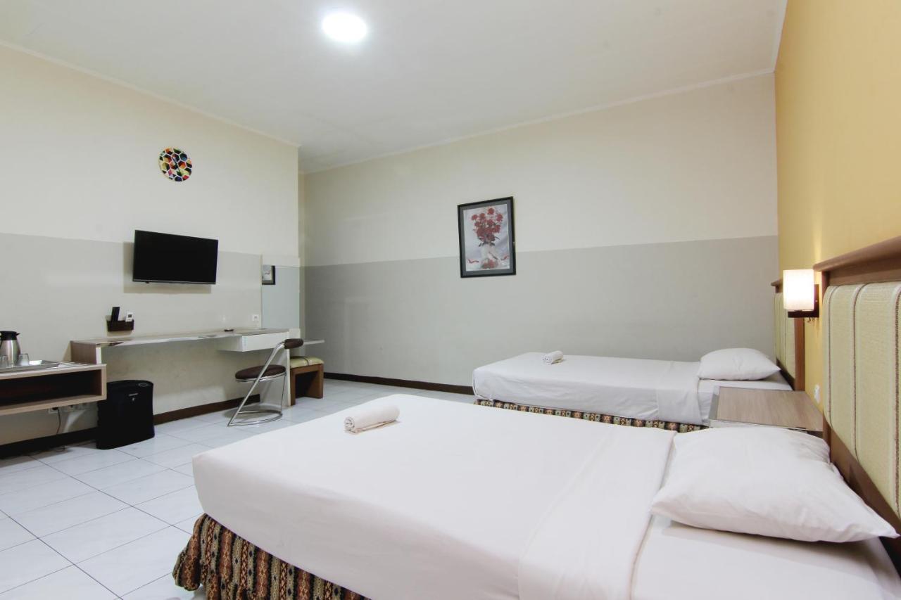 Hotel Palem Бандунг Экстерьер фото